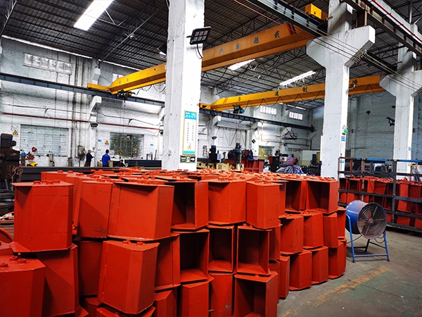 提升機料斗生產照片-承通機械 提升機料斗生產照片-承通機械